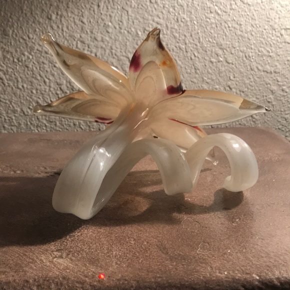 Gorgeous glass blown flower - Picture 2 of 5